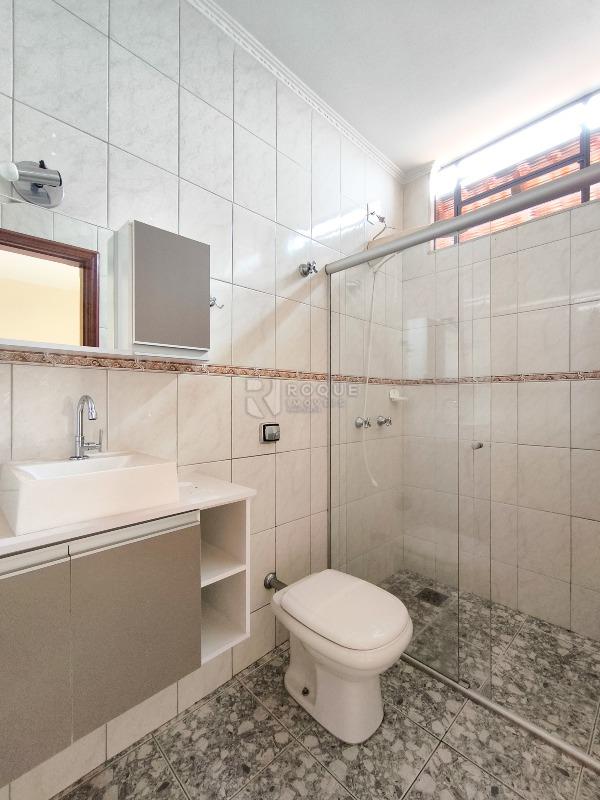 Casa com salão à venda no bairro Jardim Lago Azul: WC SUÍTE