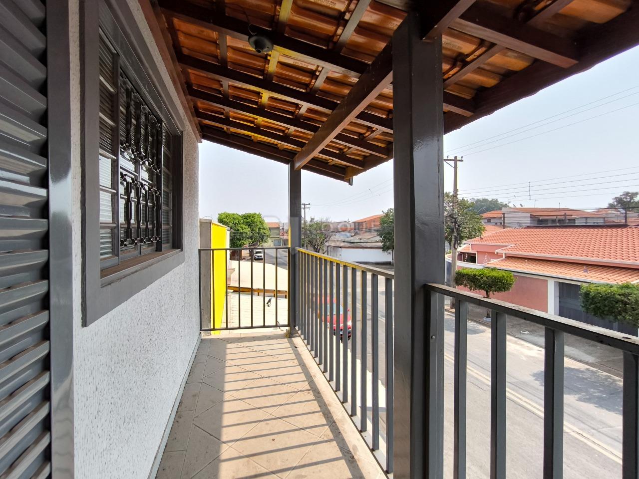 Casa com salão à venda no bairro Jardim Lago Azul: SACADA DA COZINHA