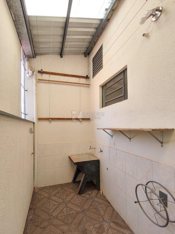 Casa com salão à venda no bairro Jardim Lago Azul: LAVANDERIA