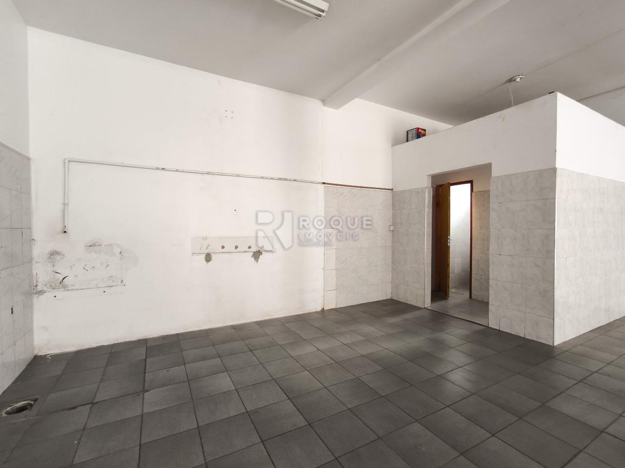 Casa com salão à venda no bairro Jardim Lago Azul: SALÃO 1