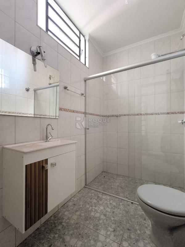 Casa com salão à venda no bairro Jardim Lago Azul: BANHEIRO SOCIAL