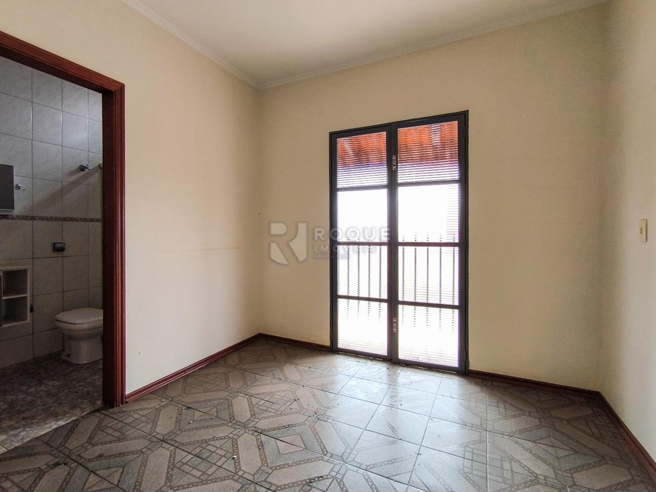 Casa com salão à venda no bairro Jardim Lago Azul: SUÍTE