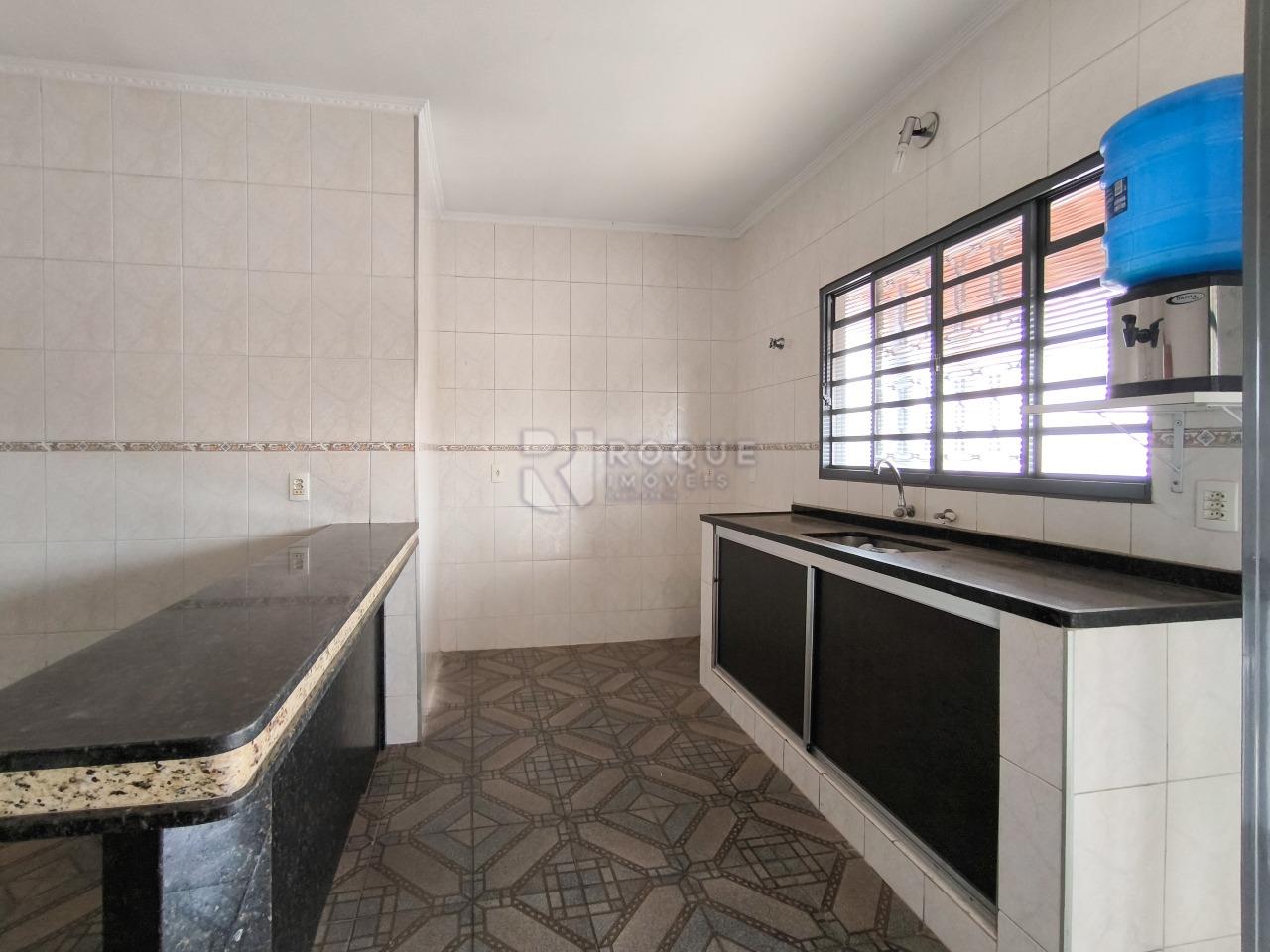 Casa com salão à venda no bairro Jardim Lago Azul: COZINHA