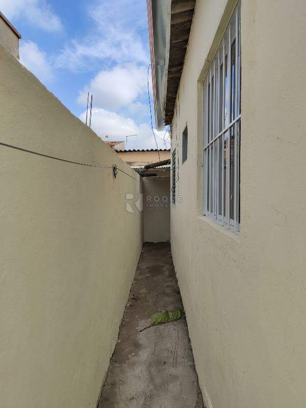 Casa Residencial para aluguel no bairro Jardim Gustavo Peccinini II: Corredor 