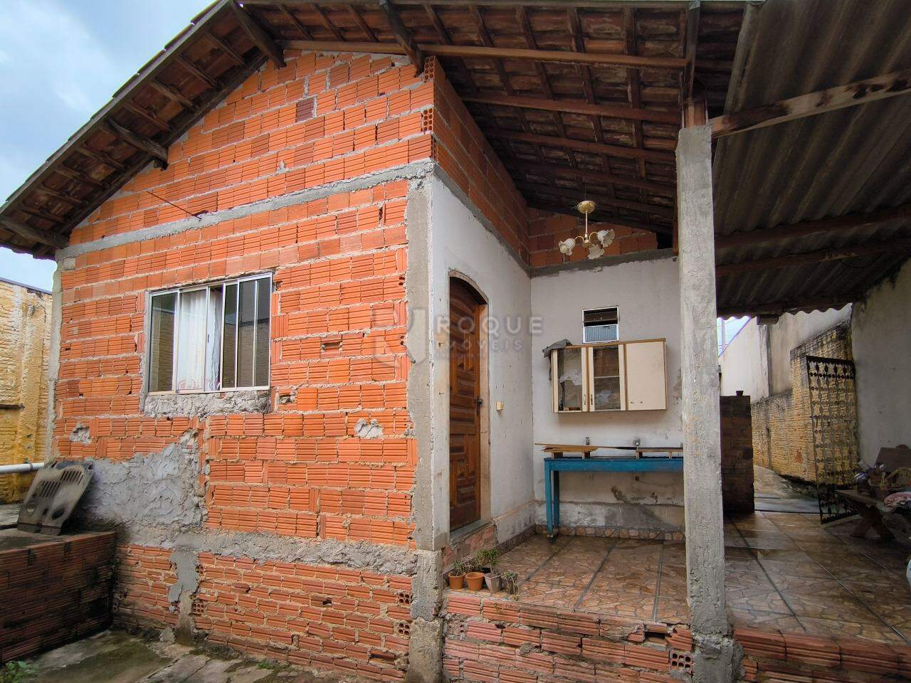 Casa Residencial à venda no bairro Parque Hippolyto: FUNDOS
