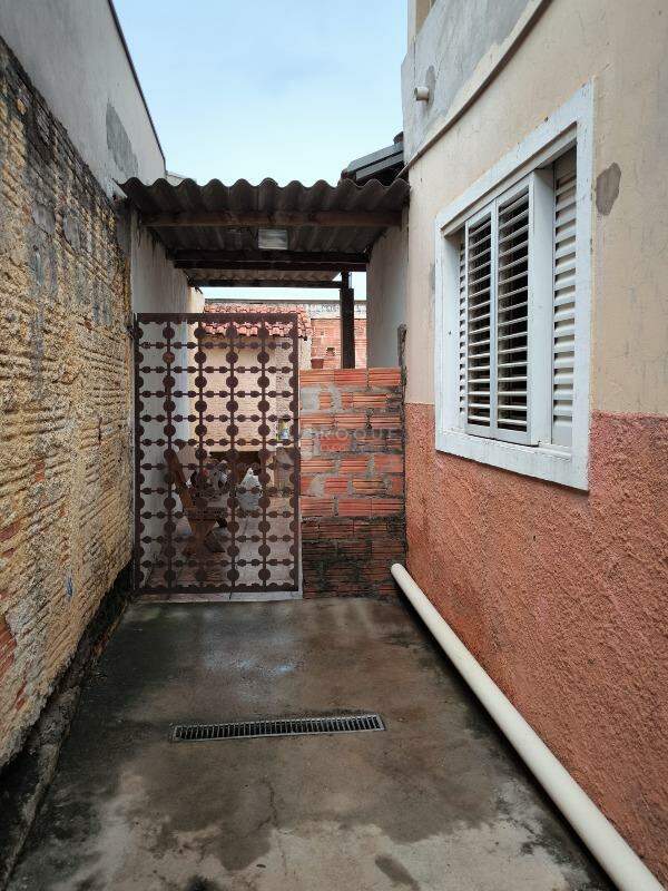 Casa Residencial à venda no bairro Parque Hippolyto: LATERAL EXTERNA