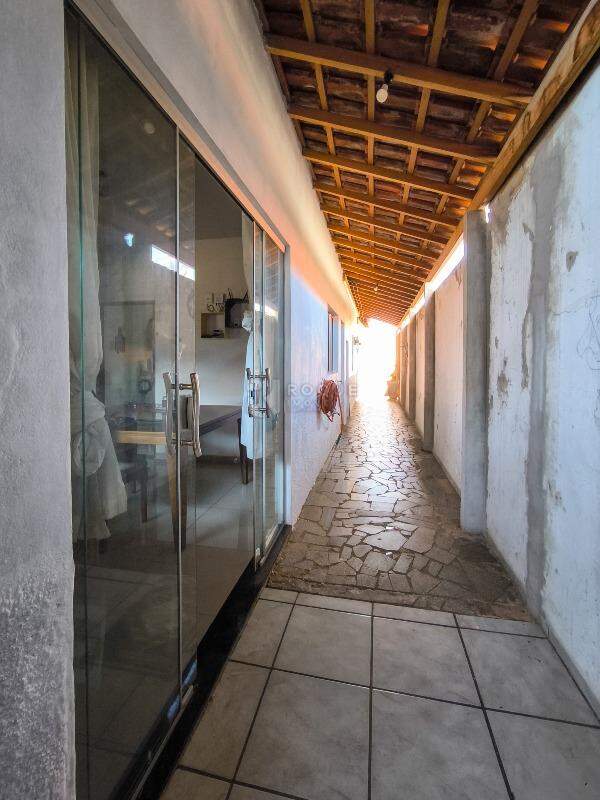 Casa Residencial à venda no bairro Parque Hippolyto: ENTRADA / LATERAL EXTERNA