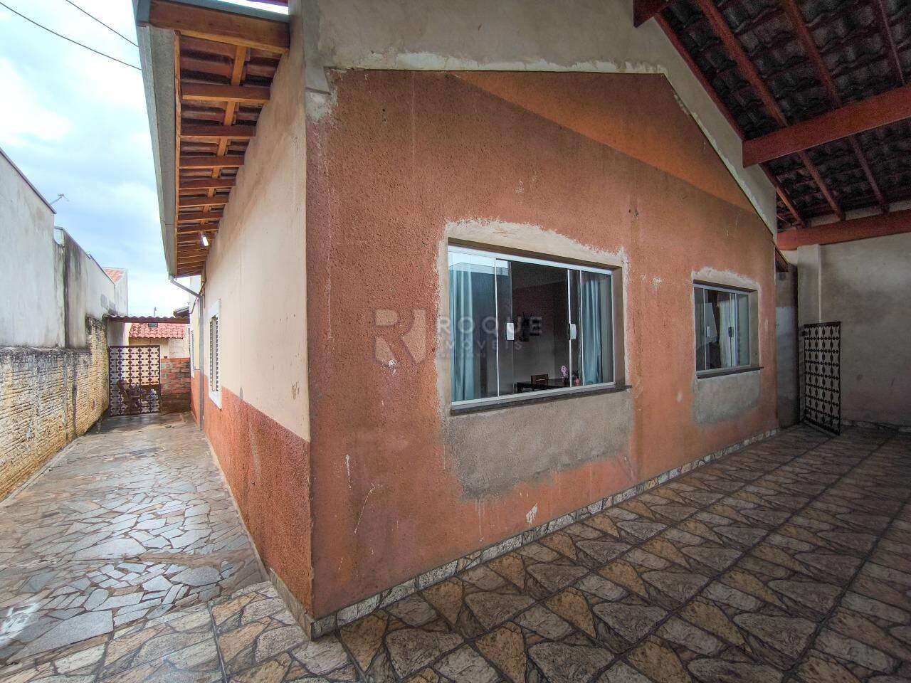 Casa Residencial à venda no bairro Parque Hippolyto: FRENTE