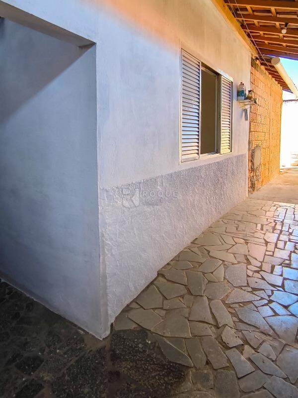 Casa Residencial à venda no bairro Parque Hippolyto: LATERAL  EXTERNA