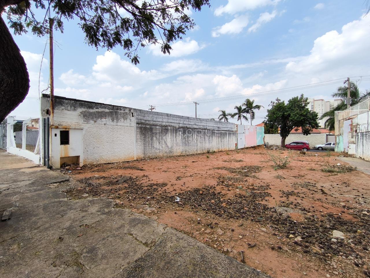 Terreno à venda no bairro Vila Claudia: 