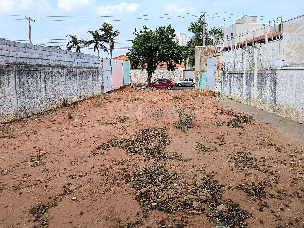 Terreno à venda no bairro Vila Claudia: 