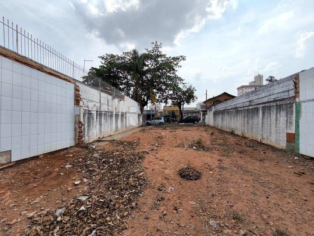 Terreno à venda no bairro Vila Claudia: 
