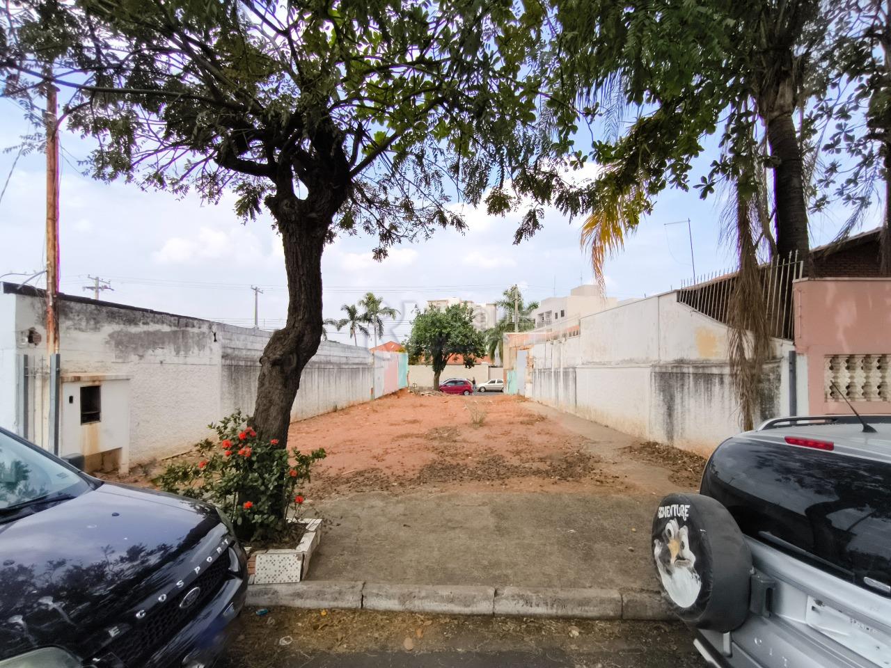 Terreno à venda no bairro Vila Claudia: FRENTE