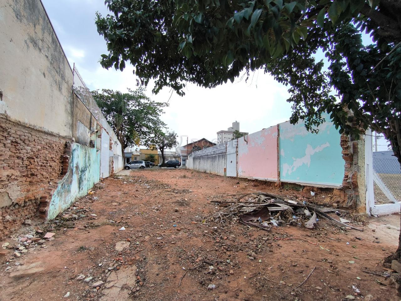Terreno à venda no bairro Vila Claudia: 