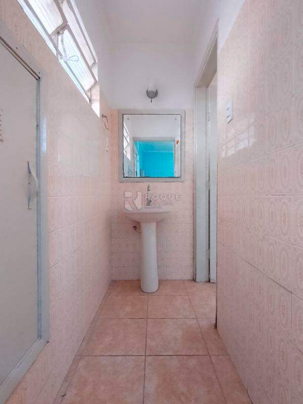 Casa Residencial para aluguel no bairro Vila Santa Lucia: Lavabo