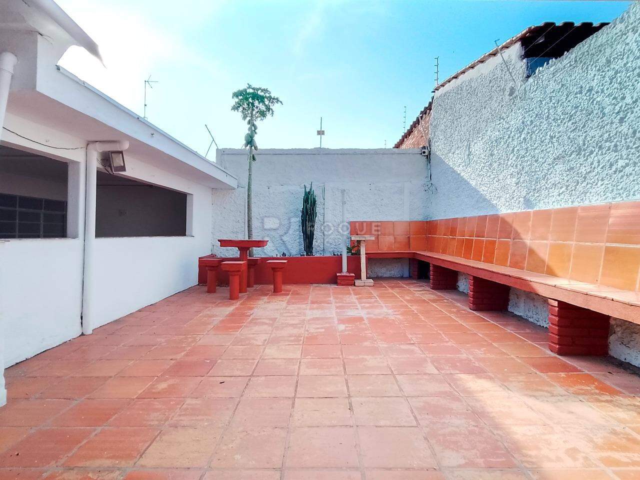 Casa Residencial para aluguel no bairro Vila Santa Lucia: Fundos