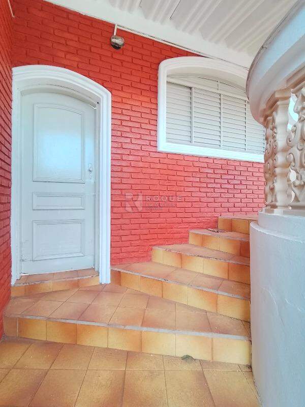 Casa Residencial para aluguel no bairro Vila Santa Lucia: Escada de Acesso