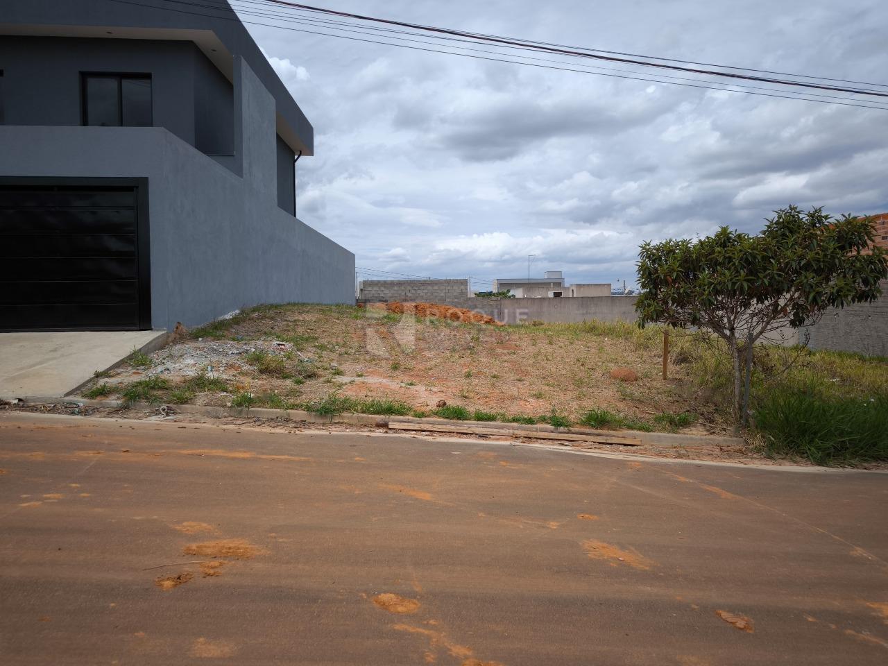 Terreno à venda no bairro Jardim Marajoara: FRENTE