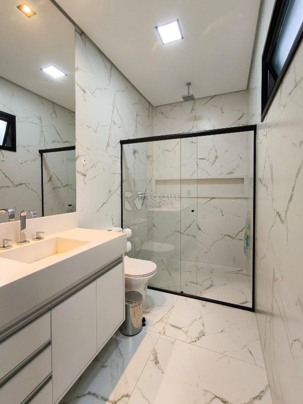 Casa em condomínio à venda no bairro Terras de São Bento II: WC SUÍTE 1