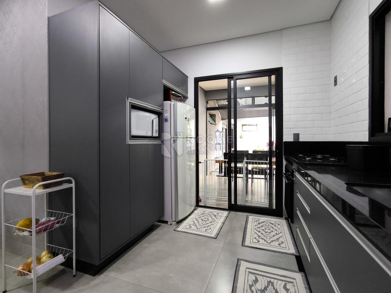 Casa em condomínio à venda no bairro Terras de São Bento II: COZINHA