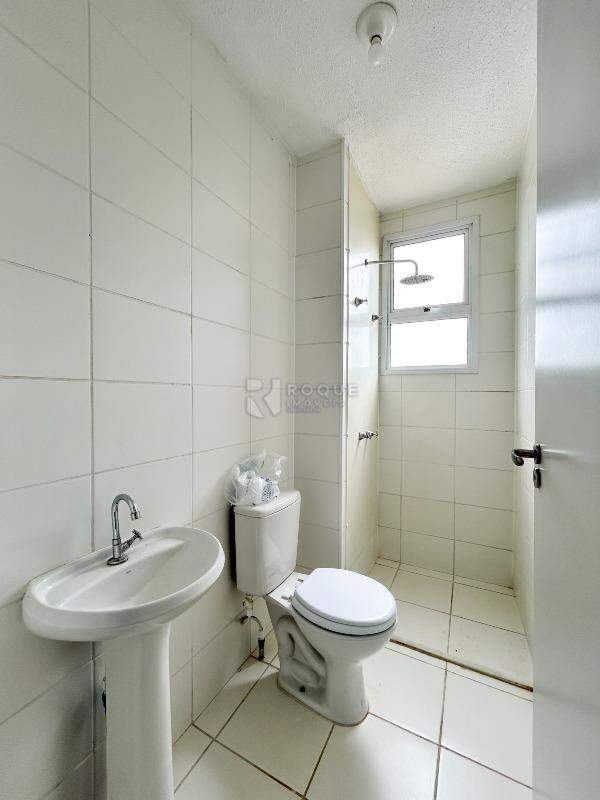 Apartamento para aluguel no bairro Chácaras Antonieta: WC social 