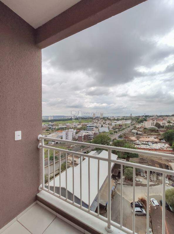Apartamento para aluguel no bairro Chácaras Antonieta: Sacada 