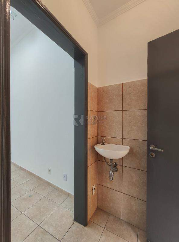 Loja para aluguel no bairro Vila São João: Lavabo 
