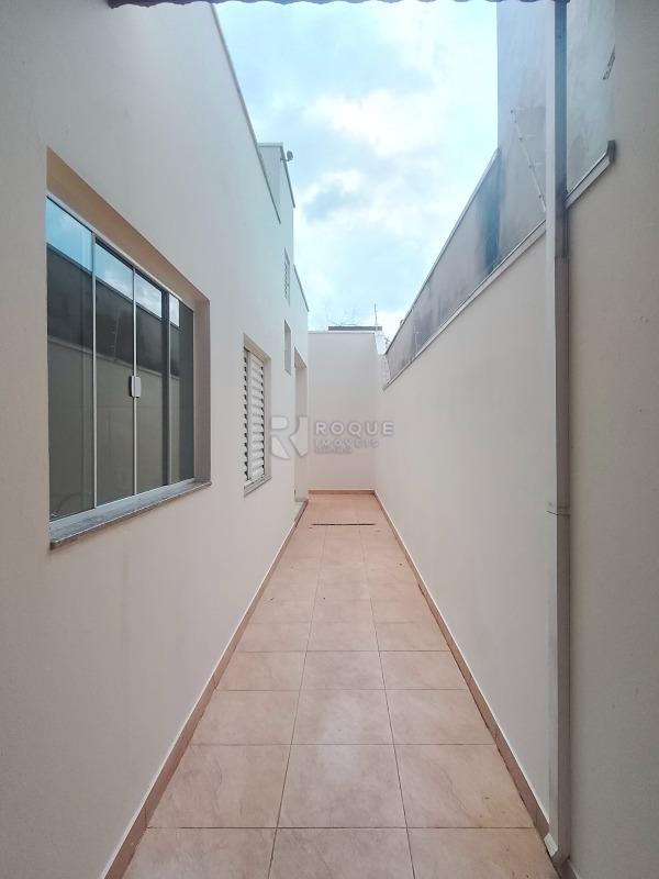 Casa Residencial para aluguel no bairro Residencial Interlagos: Corredor externo