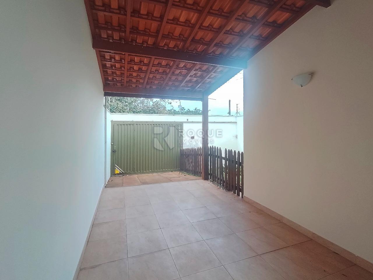 Casa Residencial para aluguel no bairro Residencial Interlagos: Garagem
