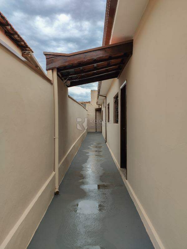 Casa Residencial para aluguel no bairro Vila Piza: Corredor 