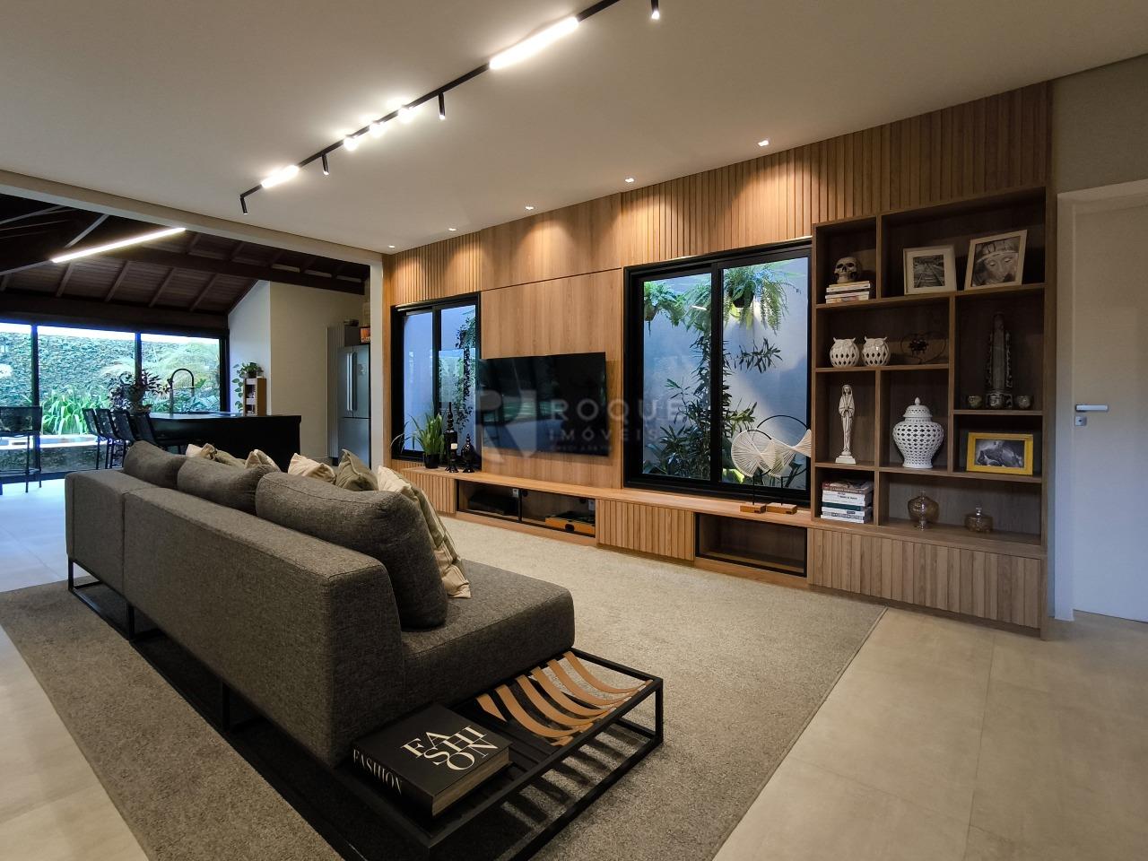 Casa em condomínio à venda no bairro Parque Residencial Roland: SALA DE ESTAR