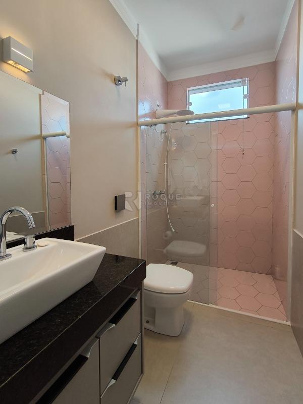 Casa em condomínio à venda no bairro Parque Residencial Roland: BANHEIRO SOCIAL