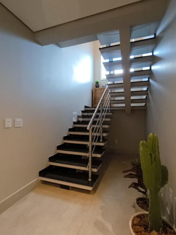 Casa em condomínio à venda no bairro Parque Residencial Roland: ACESSO PISO SUPERIOR