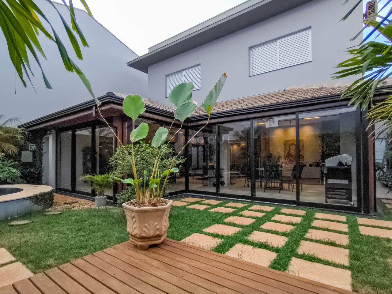 Casa em condomínio à venda no bairro Parque Residencial Roland: QUINTAL