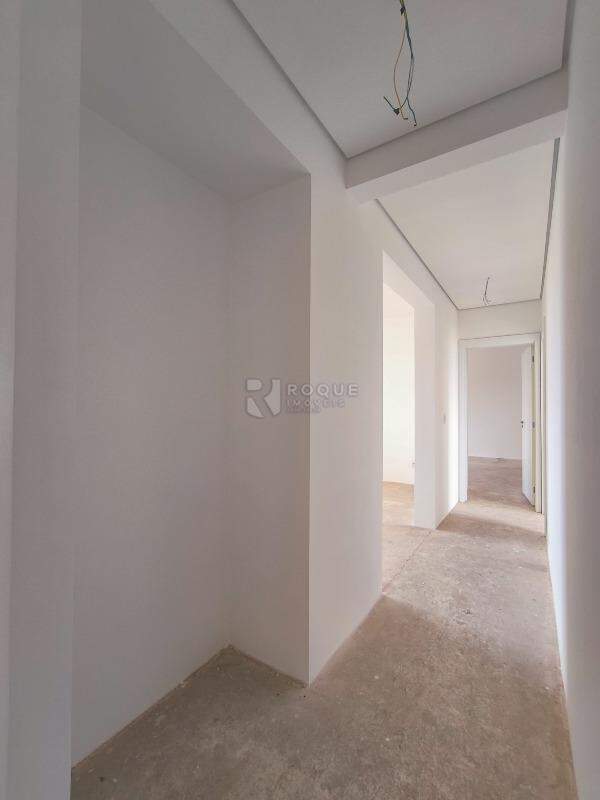 Apartamento à venda no bairro Jardim Aquárius: ROUPEIRO