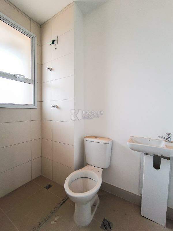 Apartamento à venda no bairro Jardim Aquárius: BANHEIRO SOCIAL DE SERVIÇO