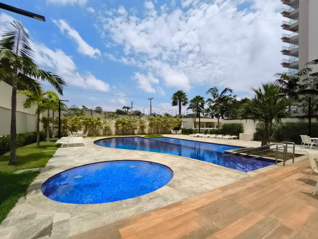 Apartamento à venda no bairro Jardim Aquárius: PISCINAS