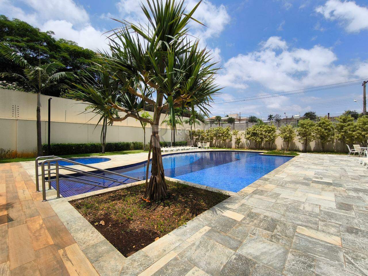 Apartamento à venda no bairro Jardim Aquárius: PISCINAS