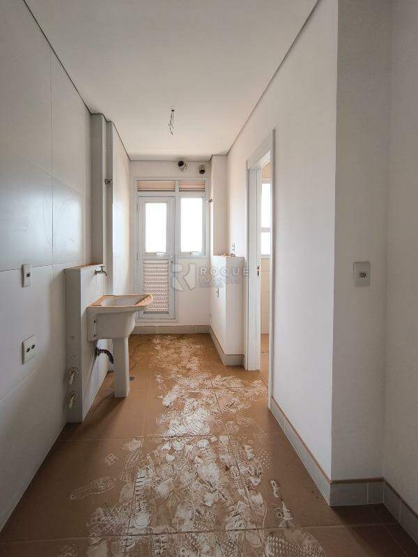 Apartamento à venda no bairro Jardim Aquárius: LAVANDERIA