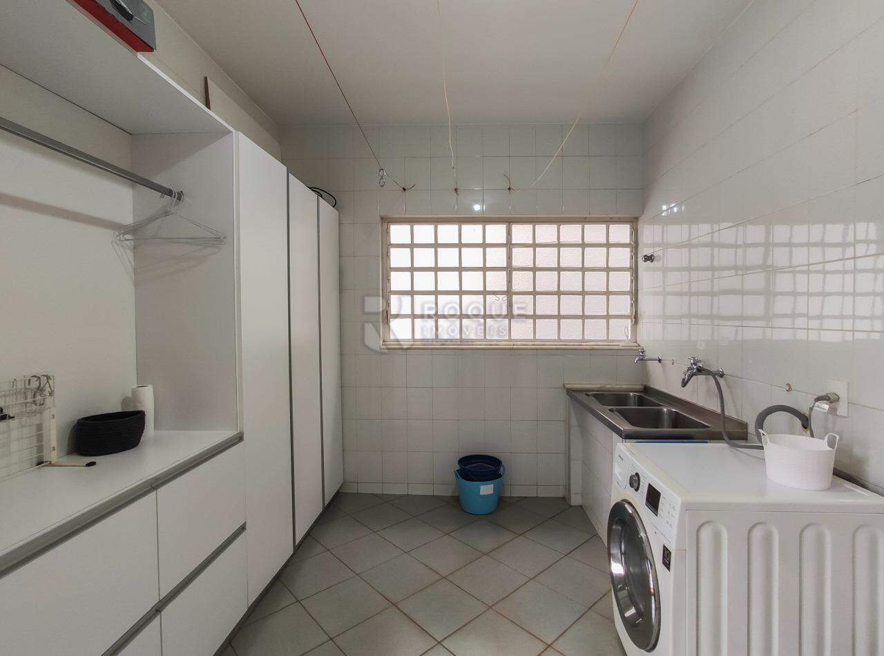 Casa Comercial à venda no bairro Vila São Geraldo: Área de serviço 