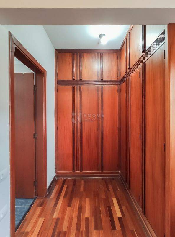 Casa Comercial à venda no bairro Vila São Geraldo: Closet dormitório 3 suíte 