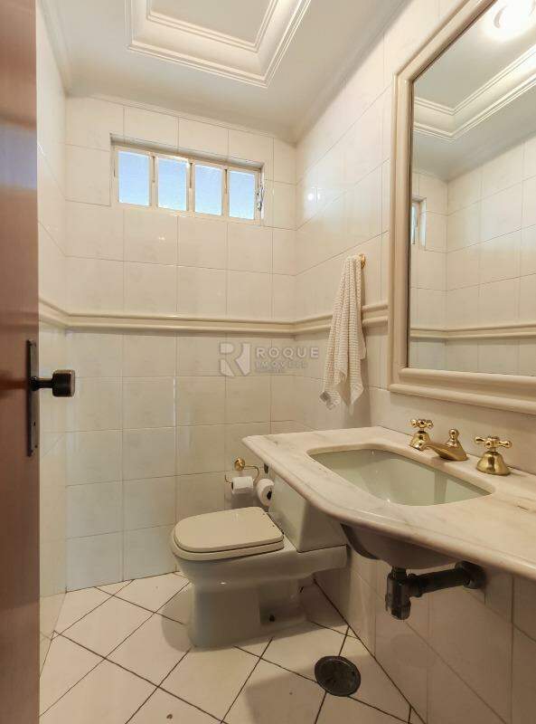 Casa Comercial à venda no bairro Vila São Geraldo: Lavabo 