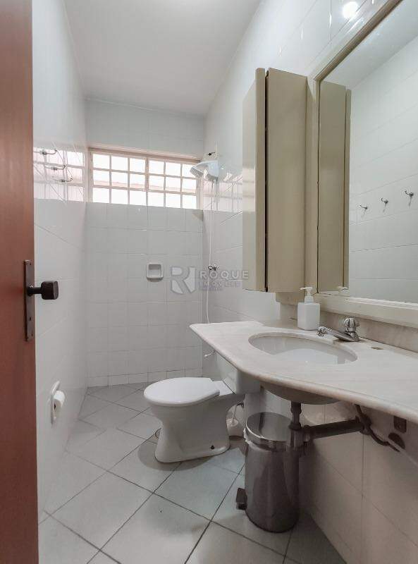 Casa Comercial à venda no bairro Vila São Geraldo: WC fundo 