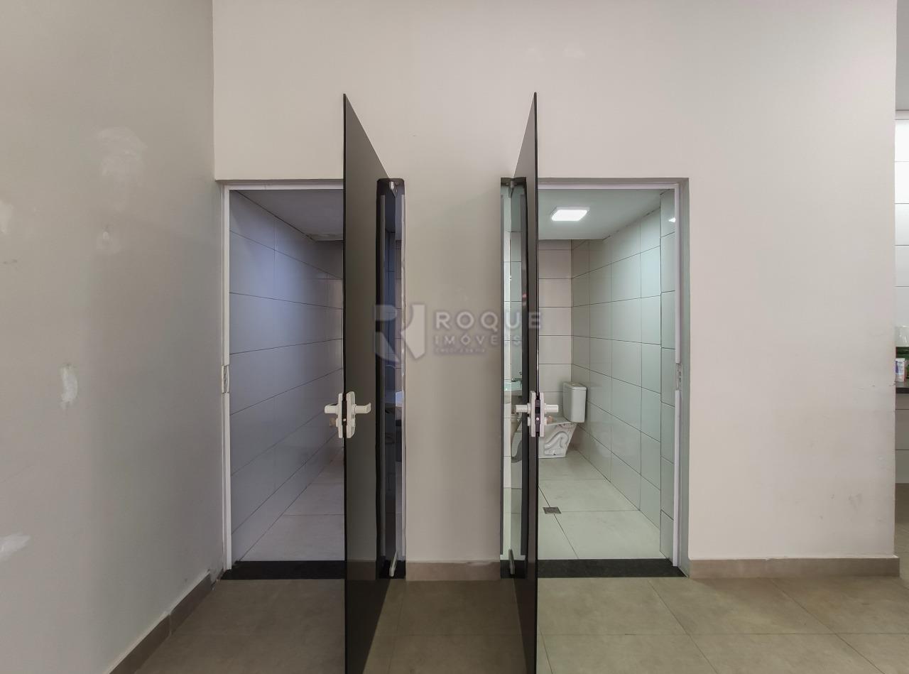 Salão para aluguel no bairro Jardim Residencial Santa Amália: Vista dos WC´s