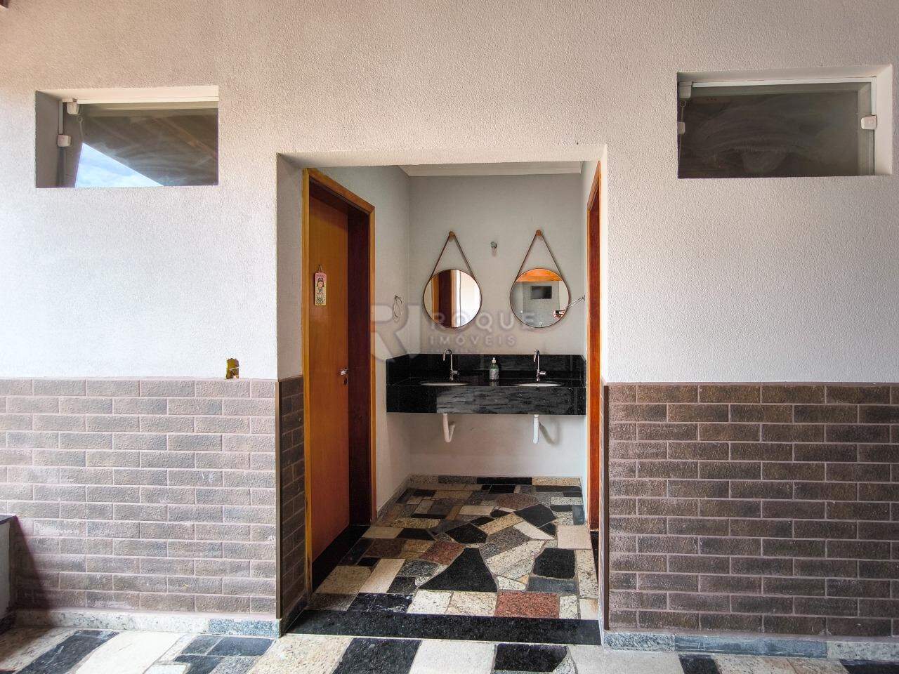 Casa Residencial à venda no bairro Residencial Palmeira Real: SANITÁRIOS