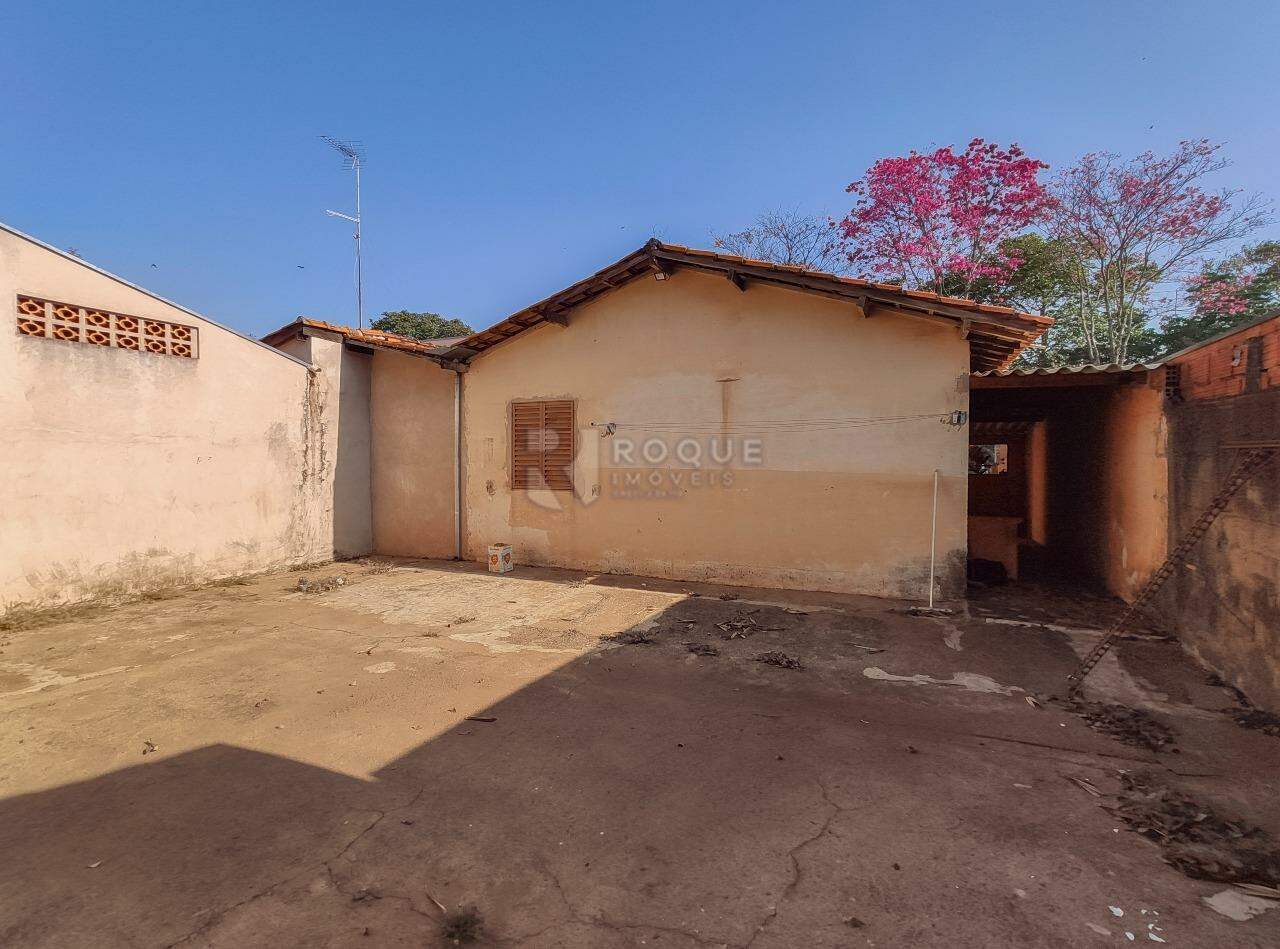 Casa Residencial à venda no bairro Conjunto Habitacional Santa Luzia: Fundo 