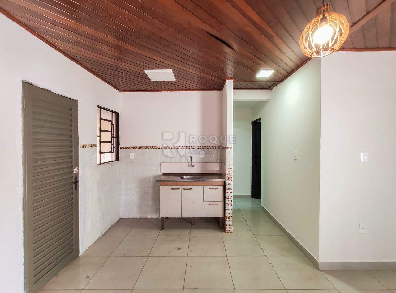 Casa Residencial à venda no bairro Conjunto Habitacional Santa Luzia: Sala / cozinha 