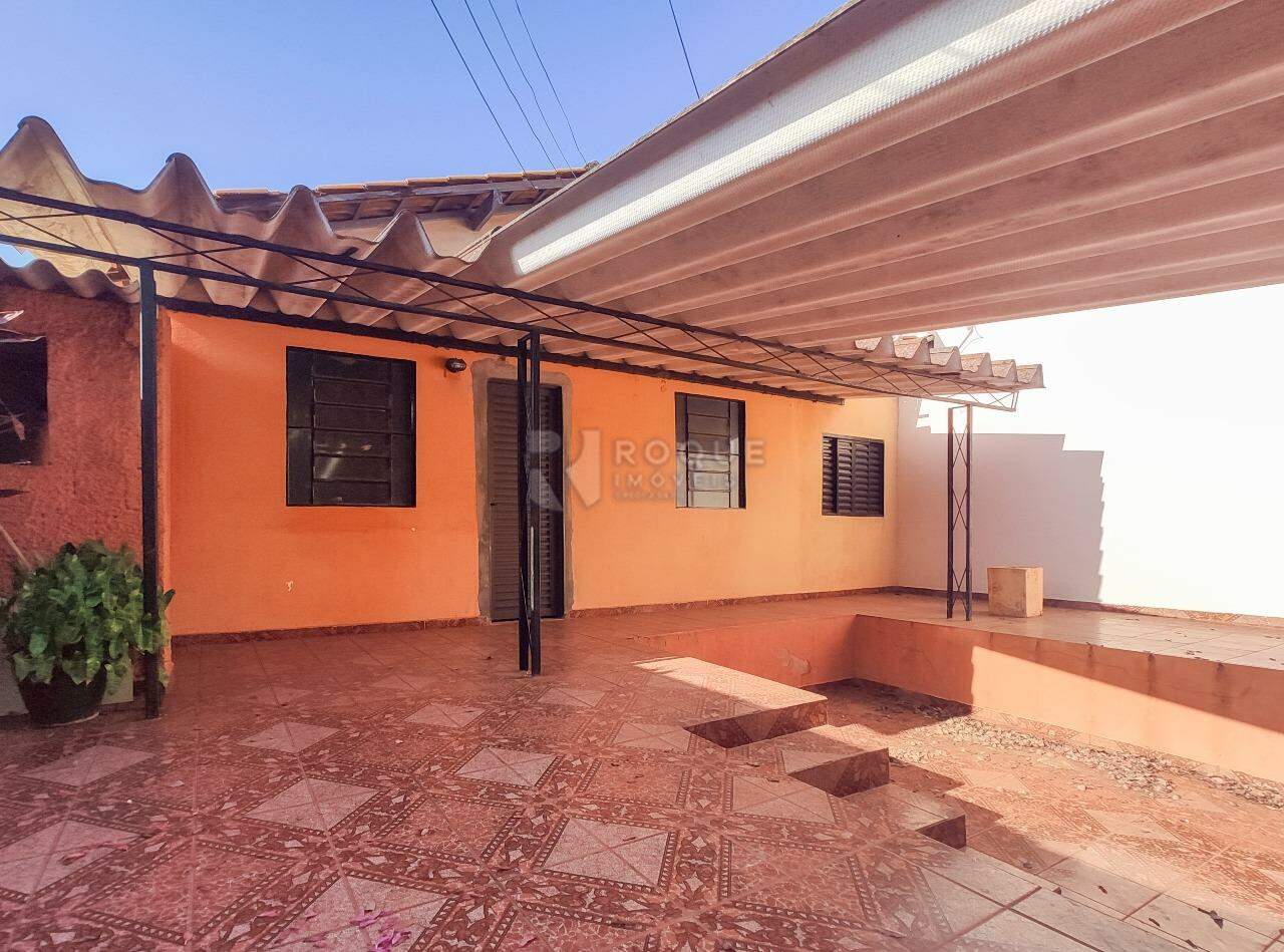 Casa Residencial à venda no bairro Conjunto Habitacional Santa Luzia: Frente 