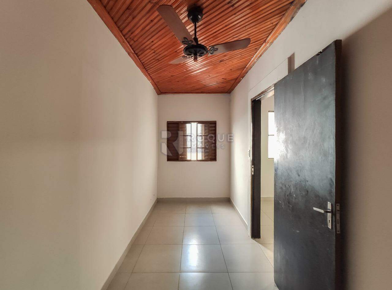 Casa Residencial à venda no bairro Conjunto Habitacional Santa Luzia: Dormitório 2