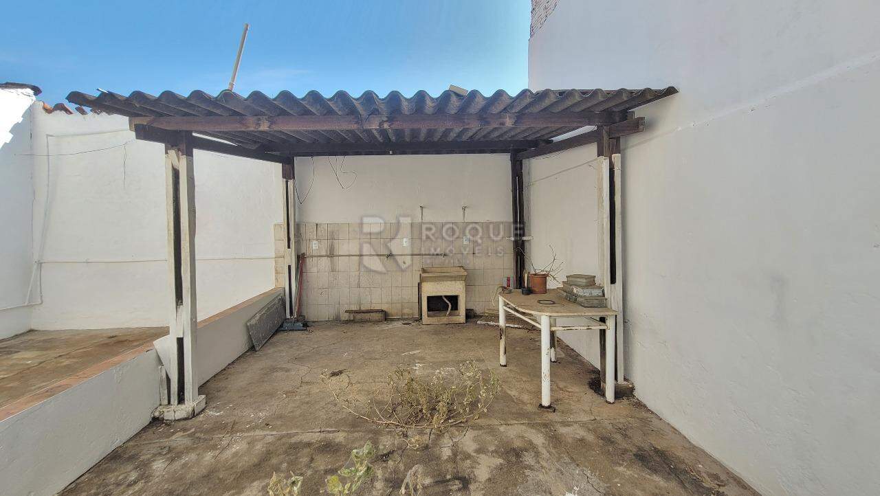 Casa Comercial para aluguel no bairro Centro: Área de serviço
